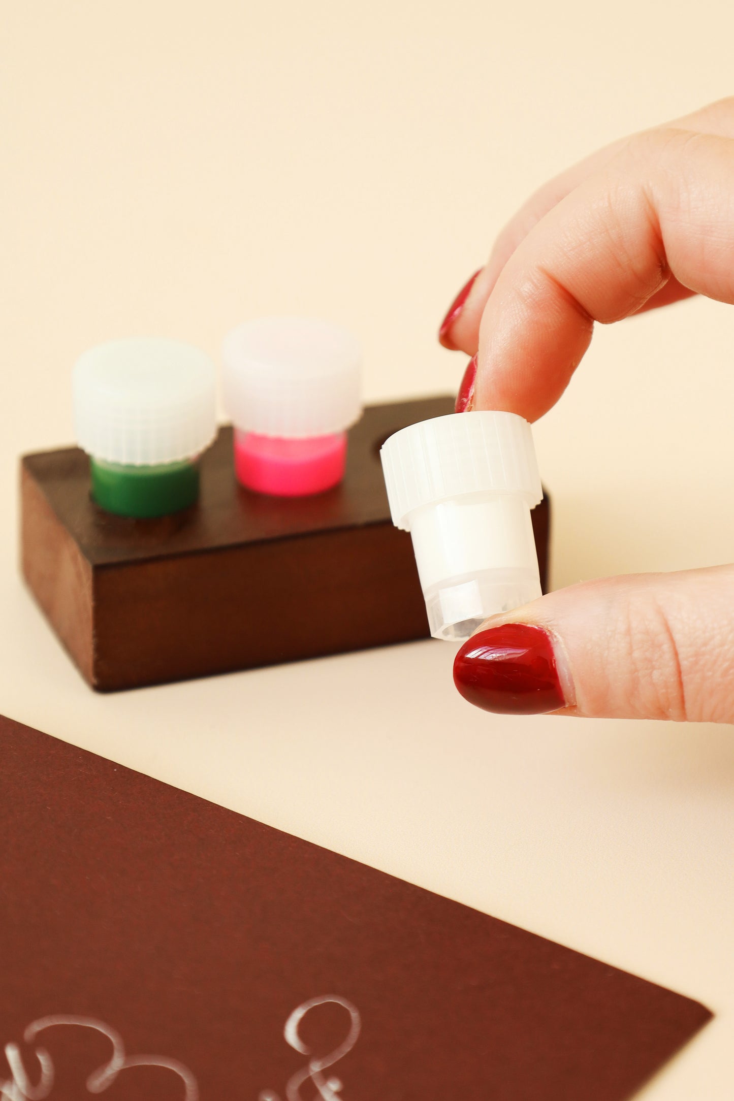 Dinky Dip Holder